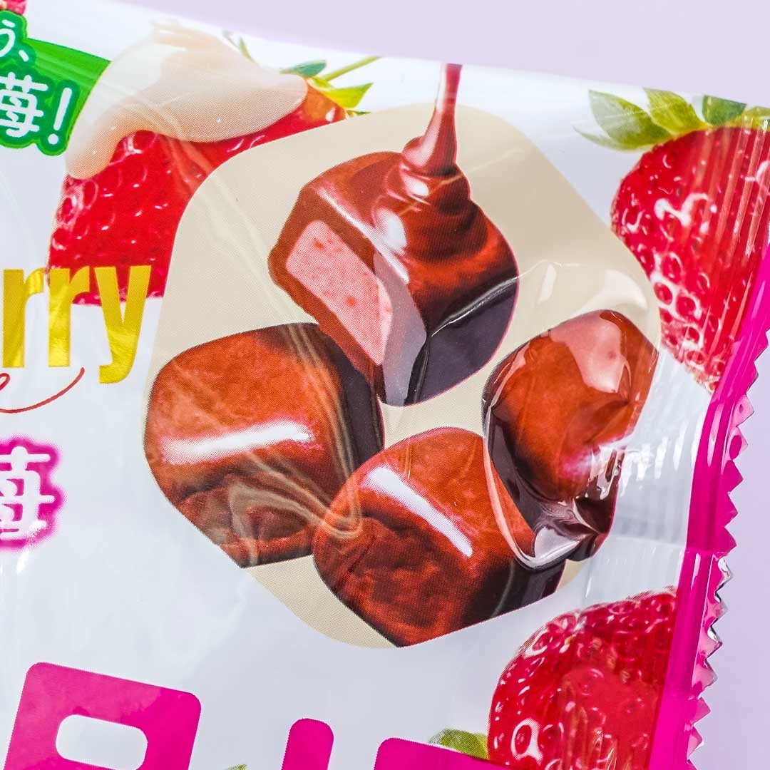 Meiji Cubie Strawberry Chocolate