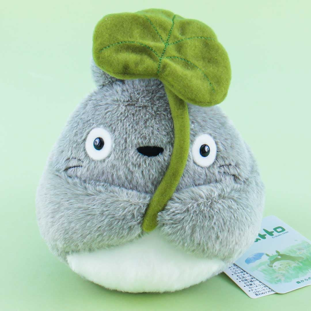 My Neighbor Totoro With Leaf - Totoro / Medium