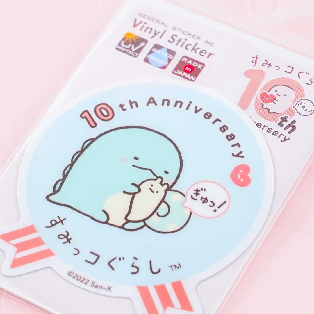 Sumikko Gurashi 10th Anniversary Hug Vinyl Sticker - Tokage & Nisetsumuri
