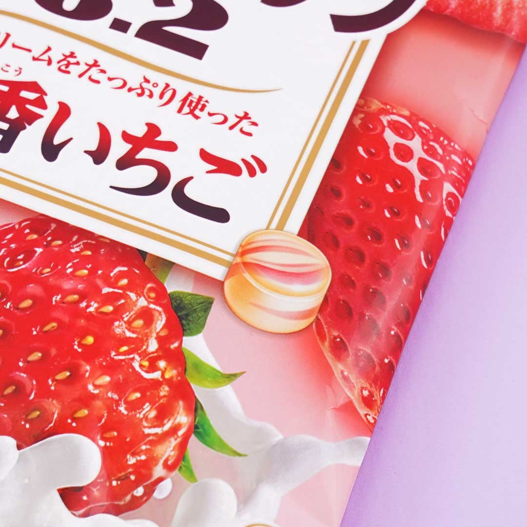 UHA Mikakuto Tokuno Milk 8.2 Strong Strawberry Candy