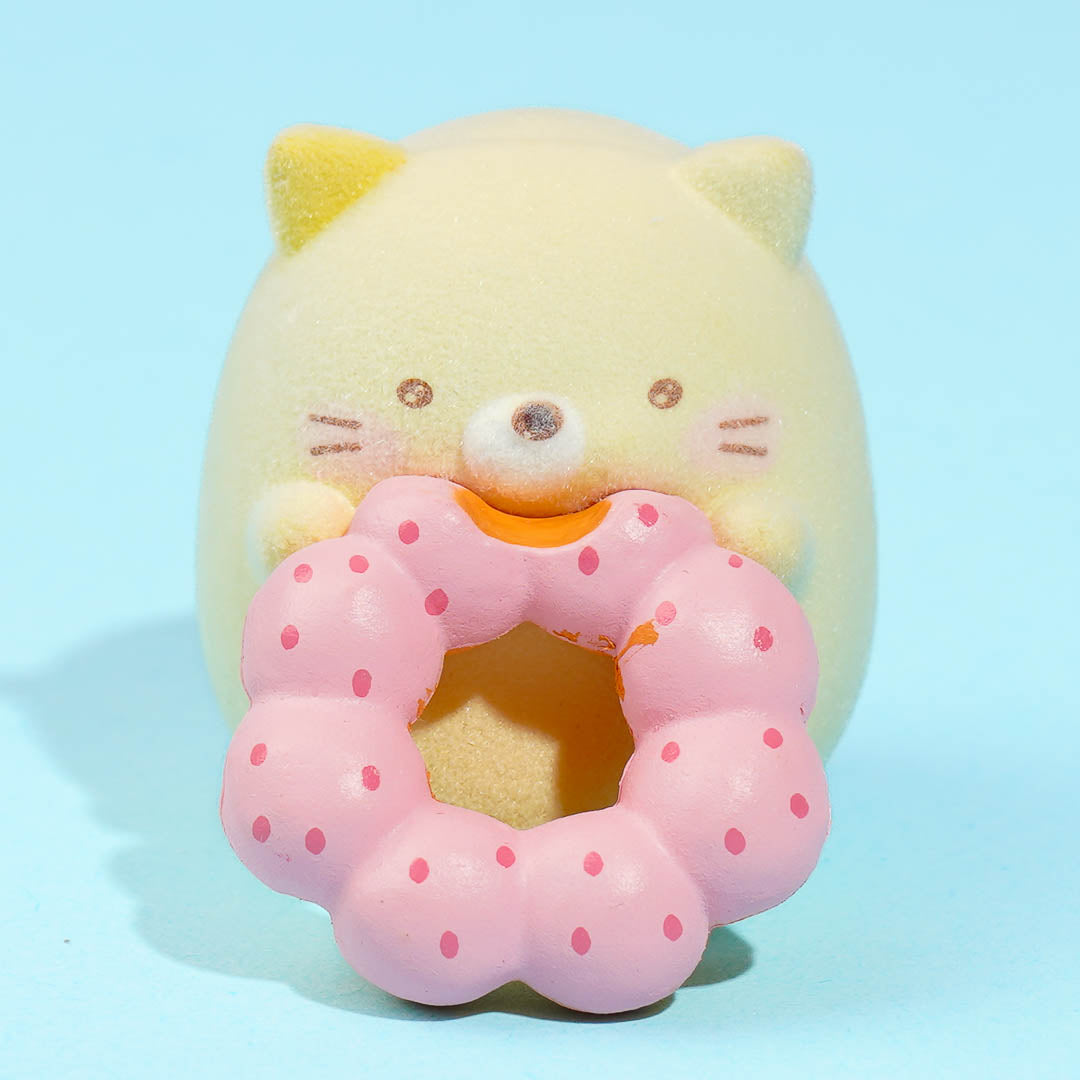 Sumikko Gurashi x Mister Donut Petit Figure - Neko & Pon de Strawberry